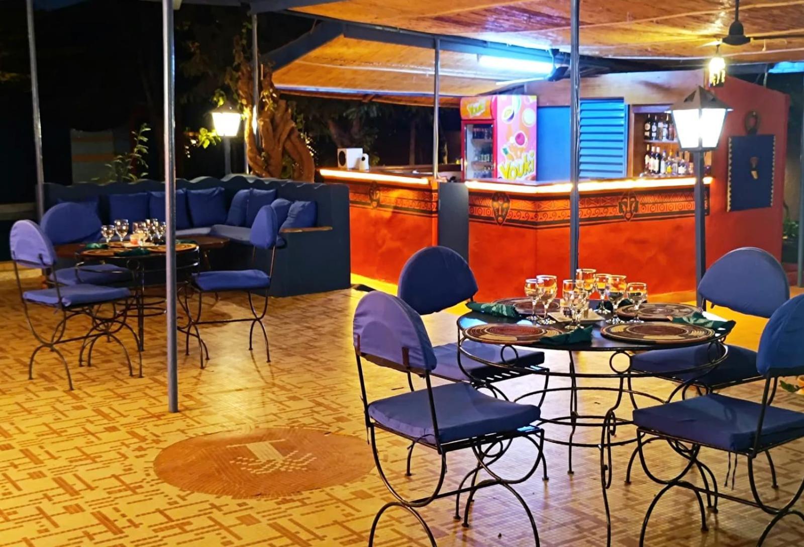 Hotel Les Palmiers 瓦加杜古 外观 照片