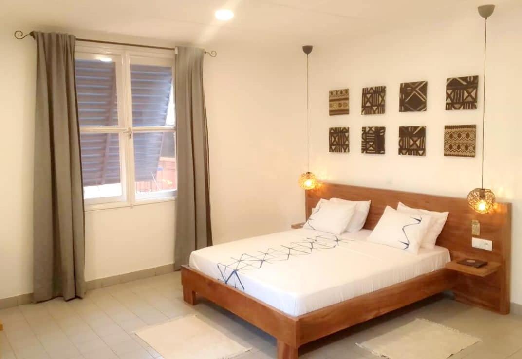 Hotel Les Palmiers 瓦加杜古 外观 照片