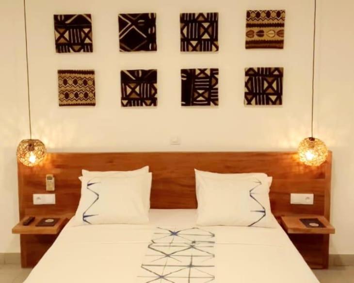 Hotel Les Palmiers 瓦加杜古 外观 照片