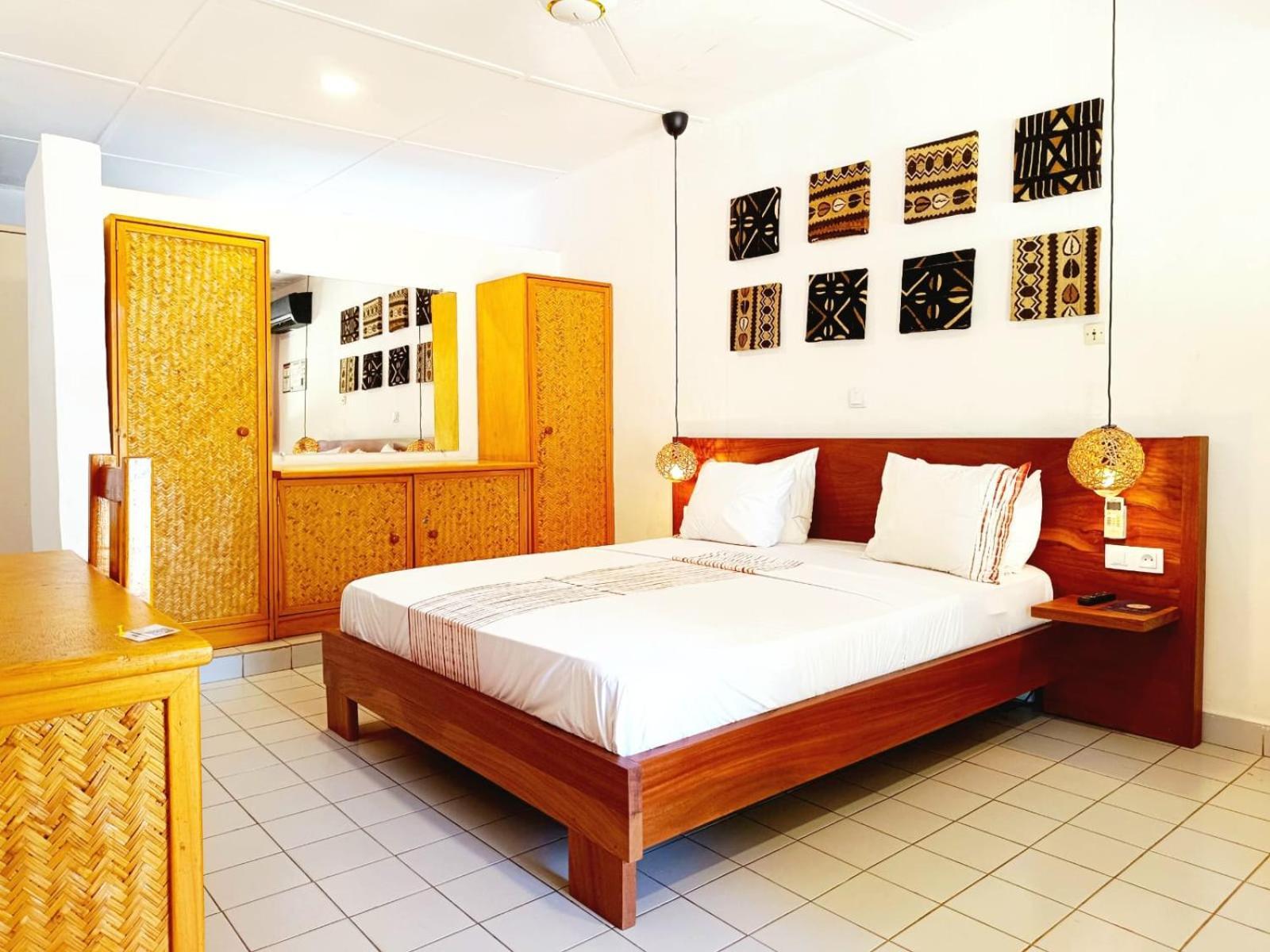 Hotel Les Palmiers 瓦加杜古 外观 照片