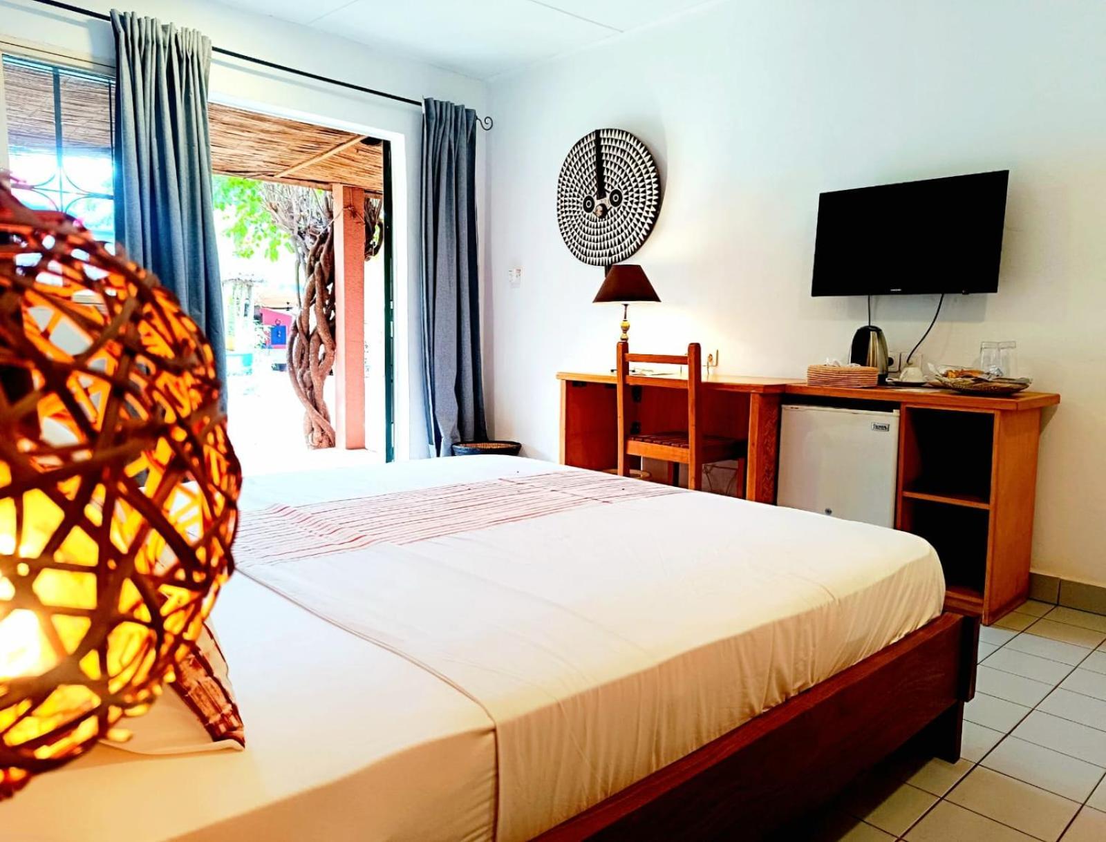 Hotel Les Palmiers 瓦加杜古 外观 照片