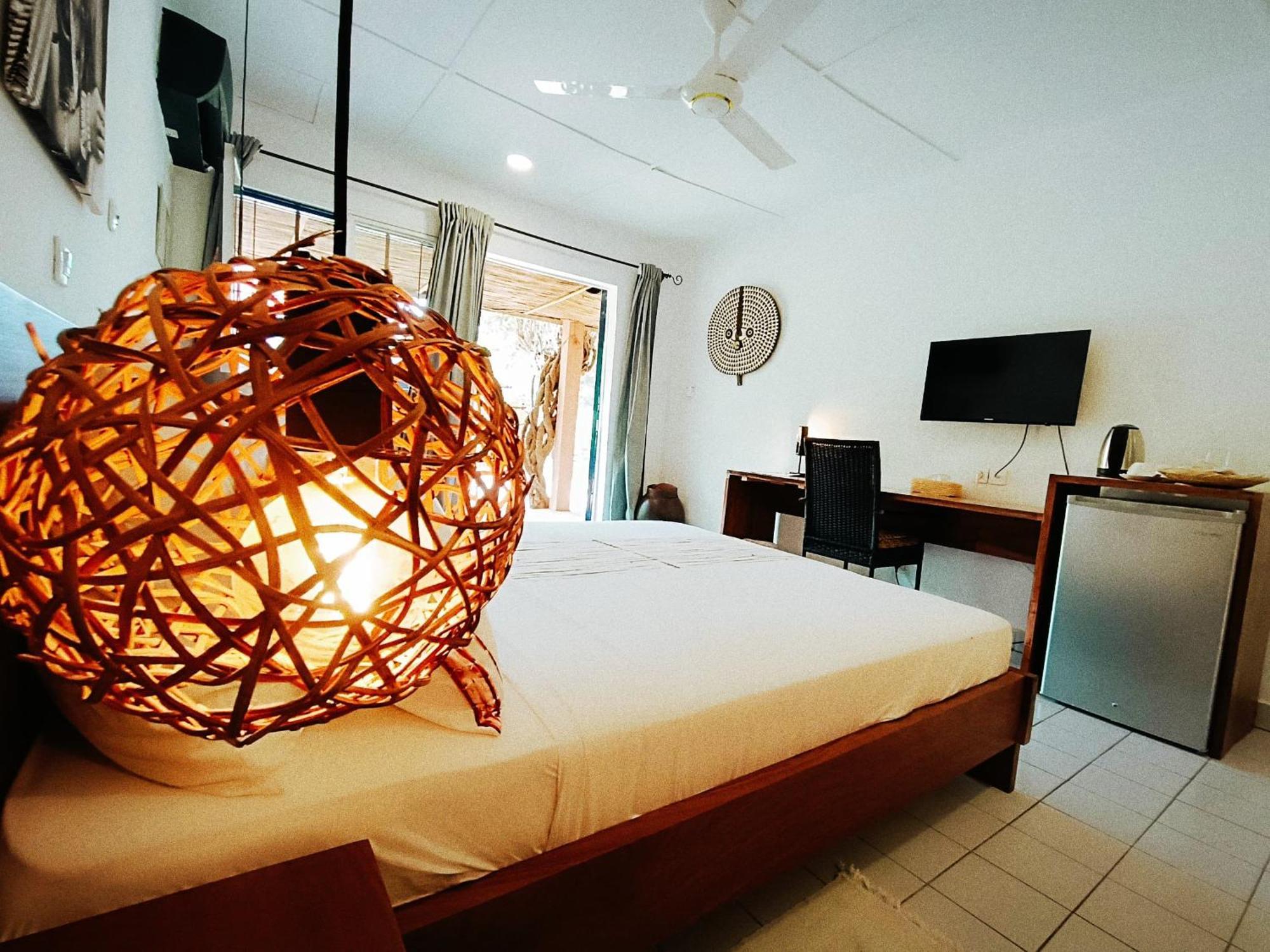 Hotel Les Palmiers 瓦加杜古 外观 照片